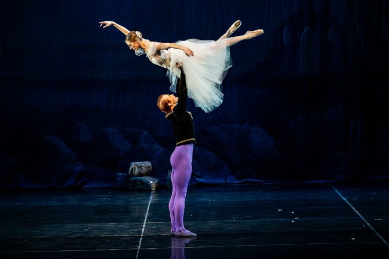 Principals Claire Rapp and Joshua Van Dyke in Giselle, 2025