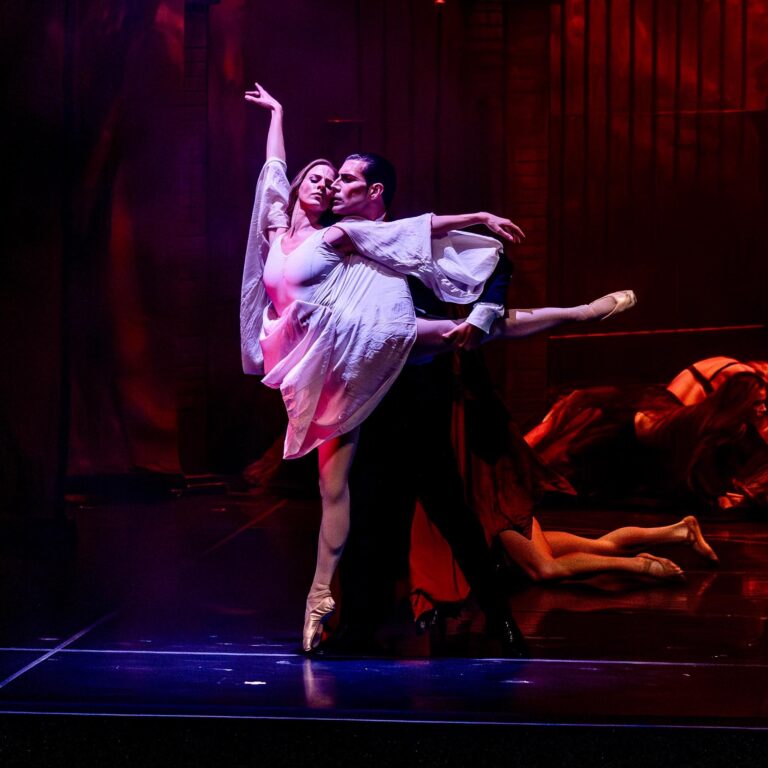 William Starrett & Mariclare Miranda in Dracula
